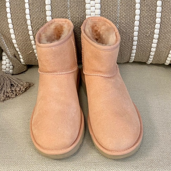 UGG CLASSIC MINI II BOOT - Picture 3 of 6
